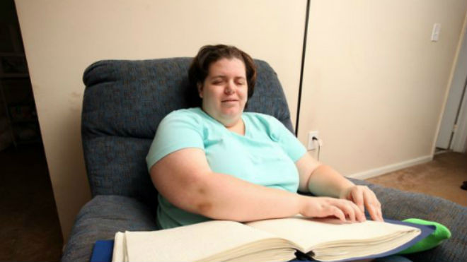 Jewel Shuping muốn bị mù vì mắc bệnh lạ. Ảnh: Mirror.