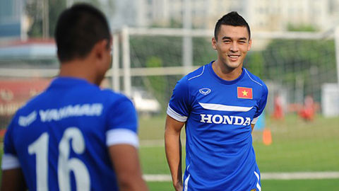 HLV Miura sẽ phải lựa chọn giữa Đình Hoàng hoặc Đặng Văn Robert lấp vào khoảng trống Xuân Thành để lại. Ảnh: Bongda+