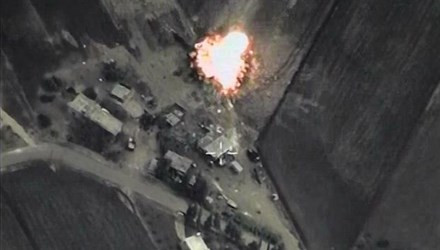 Một cuộc không kích của máy bay Nga ở Syria hôm 3/10. Ảnh: Guardian