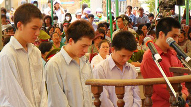 'Thiếu gia' thất tình rạch đùi hàng loạt thiếu nữ