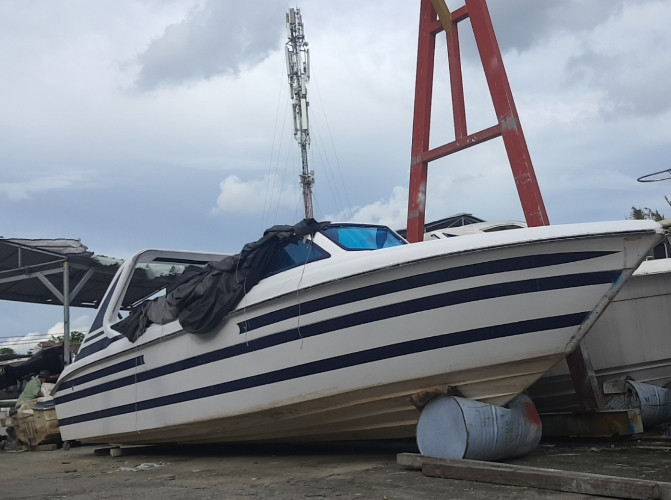 Miền Nam chi viện cano cứu dân miền Trung ngập lụt