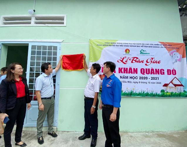 Bình Dương: Tặng nhà Khăn quàng đỏ cho học sinh nghèo hiếu học