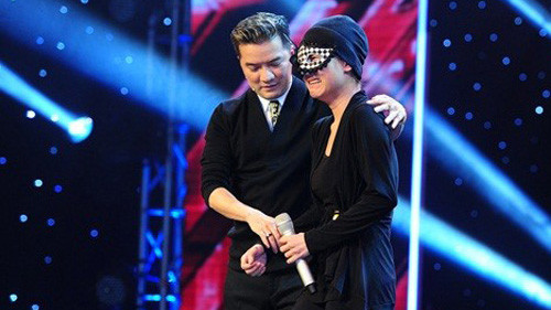 Đàm Vĩnh Hưng lên sân khấu và những giọt nước mắt của Huyền Minh