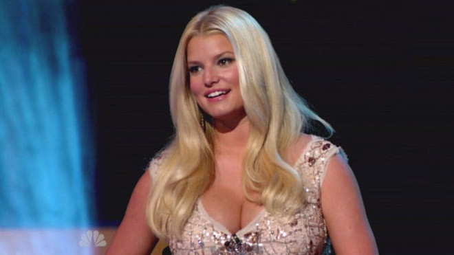 Những khe ngực 'thiêu đốt' thảm đỏ Hollywood