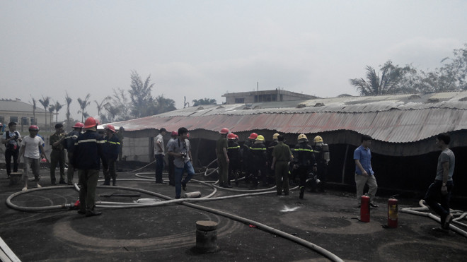 Cháy kho đựng vật liệu nhà máy nước