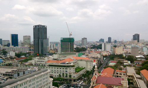 Một số dự án căn hộ hạng sang thuộc khu CBD của TP HCM gặp khó khăn trong việc tiêu thụ sản phẩm do bị hạn chế căn hộ diện tích nhỏ. Ảnh: Vũ Lê