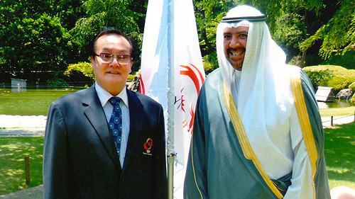 Phó Chủ tịch Ủy ban Olympic Việt Nam Hoàng Vĩnh Giang (trái) khẳng định chưa có tiền lệ phải nộp phạt vì rút quyền đăng cai ASIAD. 