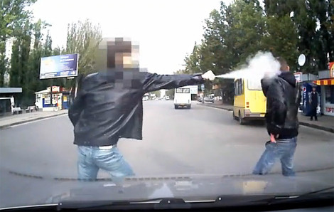 Tài xế thẳng tay xử đầu gấu