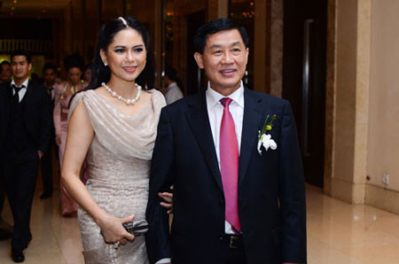 Bố mẹ chồng Hà Tăng.