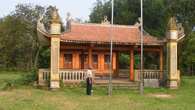 Ngôi đền Cả bên bến sông "ma ám" gây ám ảnh nhiều người.