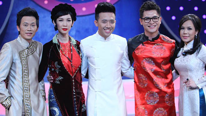 Hoài Linh há hốc mồm xem màn nâng xô nước bằng mí mắt