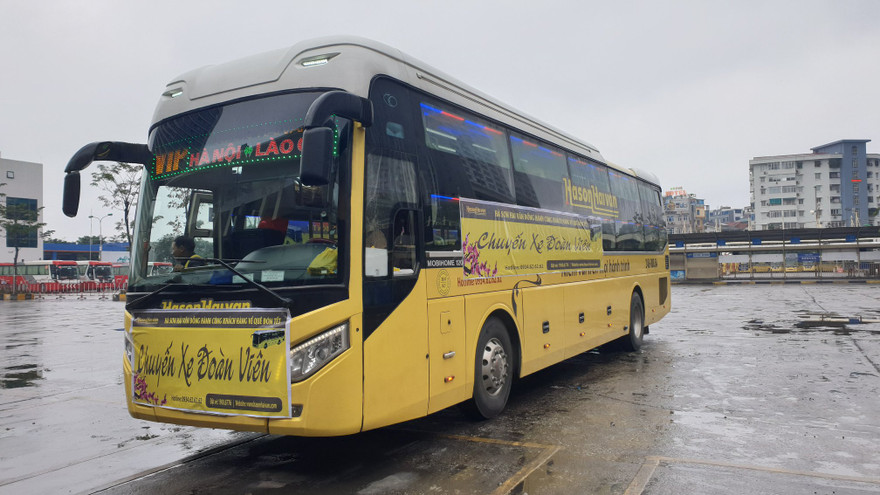 Bất ngờ chuyến xe miễn phí đoàn viên chiều 30 Tết