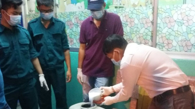 Trung tâm Y tế dự phòng quận 5 phun hoá chất diệt muỗi xử lý ổ dịch do vi rút Zika