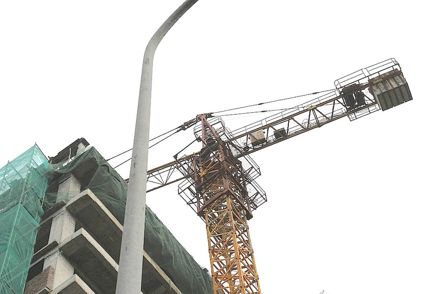 Người dân thành Vinh bất an vì 'búa tử thần' lơ lửng trên đầu