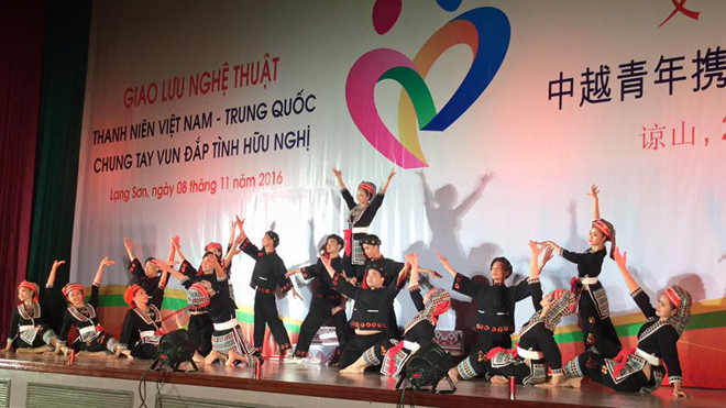 Nhiều tiết mục hay, đậm đà bản sắc dân tộc tại buổi giao lưu. Ảnh: Duy Chiến 