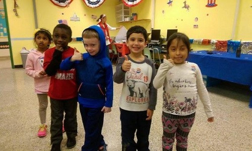 Năm nay, học sinh trường tiểu học Benjamin Franklin chọn Hillary Clinton là tổng thống. 