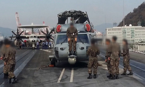 Bức ảnh khiến nhiều chuyên gia quân sự Hàn Quốc phẫn nộ. Ảnh: Korea Times.