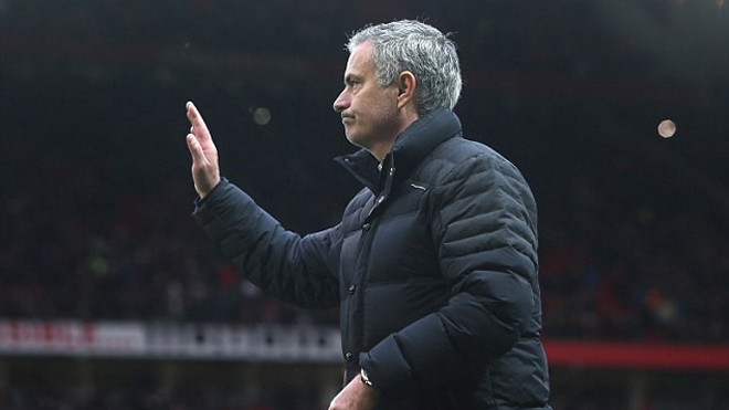 Mourinho xô đổ kỷ lục kéo dài gần 25 năm của Sir Alex