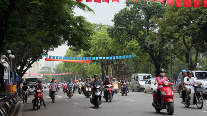 Các phố Hàng Khay - Đinh Tiên Hoàng - Lê Thái Tổ quanh hồ Hoàn Kiếm, cũng là phố đi bộ Hà Nội đang có giá đất dẫn đầu thủ đô. Ảnh: Nguyễn Lê.