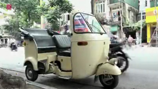 Vespa cổ 3 bánh hàng độc của người chơi Hà Nội