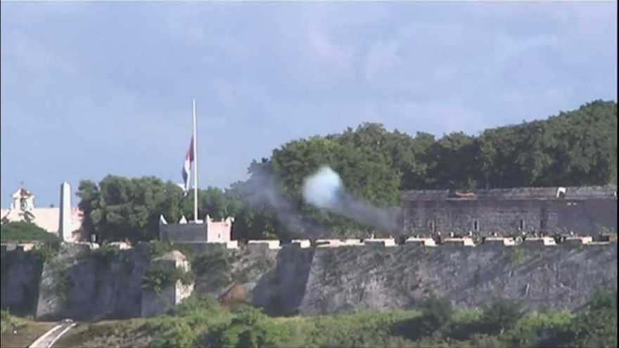 21 phát đại bác mở đầu lễ viếng lãnh tụ Fidel Castro