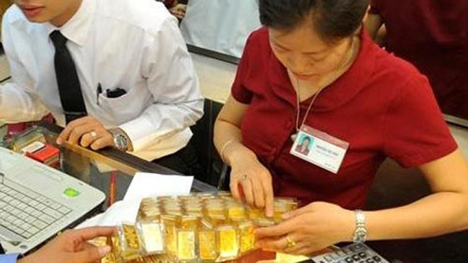 Giá vàng hôm nay 23/11: Vàng giảm, USD lại tăng mạnh