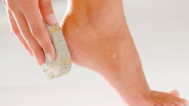 Mách bạn bài thuốc phòng ngừa và trị nứt gót chân mùa đông