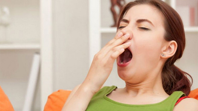 Thiếu ngủ khiến bạn thèm ăn liên tục và ăn nhiều hơn.