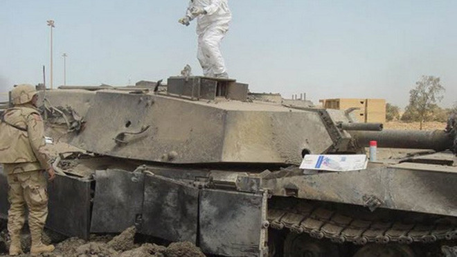 Xe tăng Cojone Eh với hàng loạt vết đạn từ tên lửa của Mỹ. Ảnh: Vkontakte.