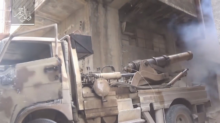 Phe nổi dậy Syria oanh tạc bằng đại bác kiểu cổ