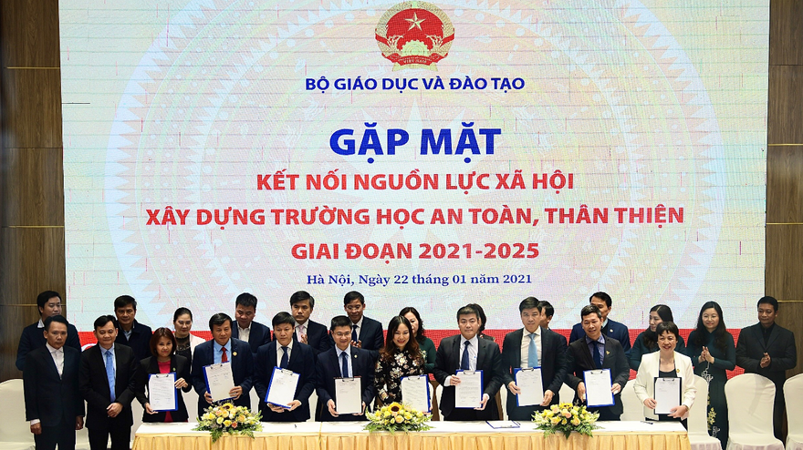 Nhiều doanh nghiệp, trong đó có Nova Group đã cam kết đồng hành cùng Bộ GD&ĐT xây dựng trường học an toàn, thân thiện