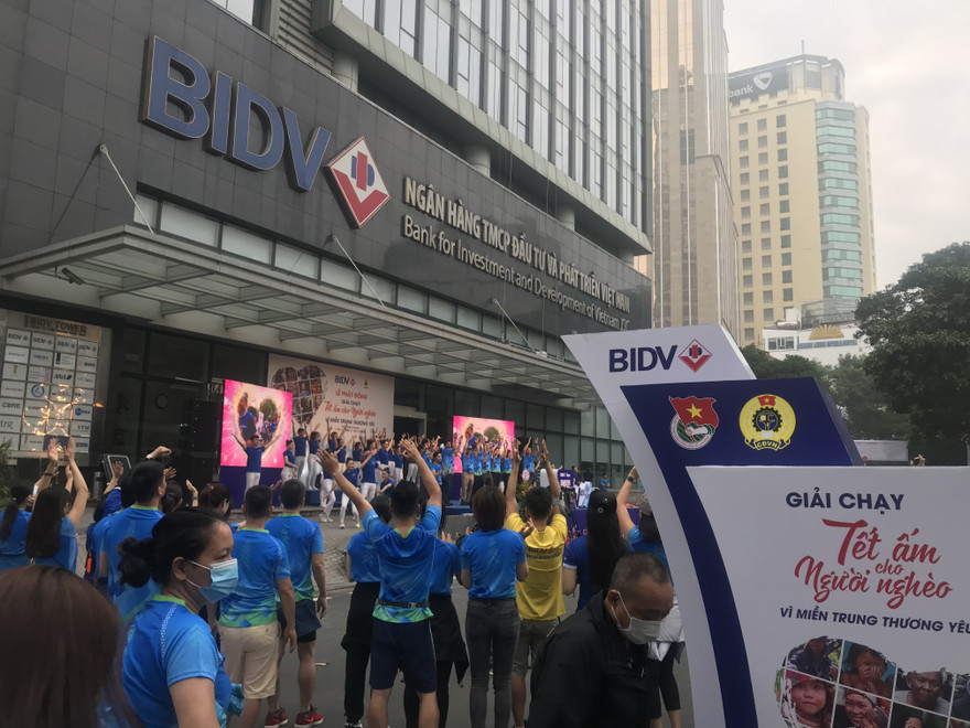 BIDV tổ chức giải chạy “Tết ấm cho người nghèo, vì miền Trung thân yêu”. Ảnh: Quyền Thành