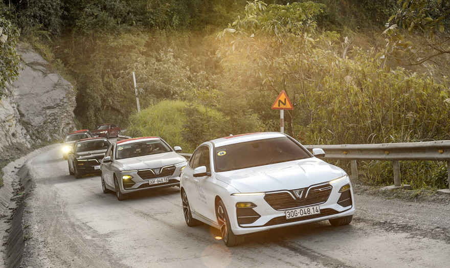 Liên tục xô đổ kỷ lục doanh số, VinFast Lux áp đảo thị phần xe cao cấp