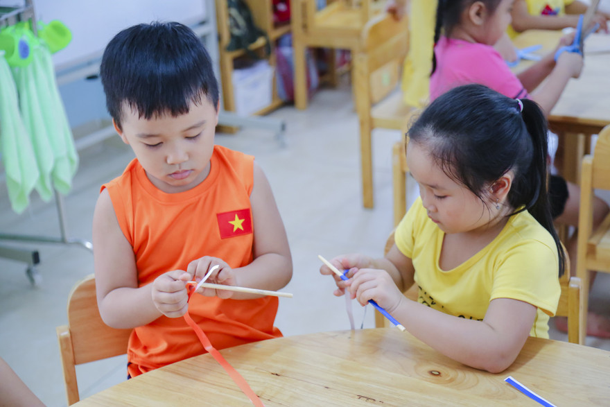 Chương trình Sữa học đường triển khai luôn luôn bắt đầu từ bậc học mầm non để cung cấp đầy đủ chất dinh dưỡng cho những “mầm xanh” thật khỏe mạnh, vững vàng lớn lên cùng năm tháng.