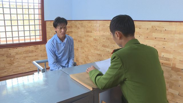 Đối tượng Ksơ Kot tại cơ quan công an