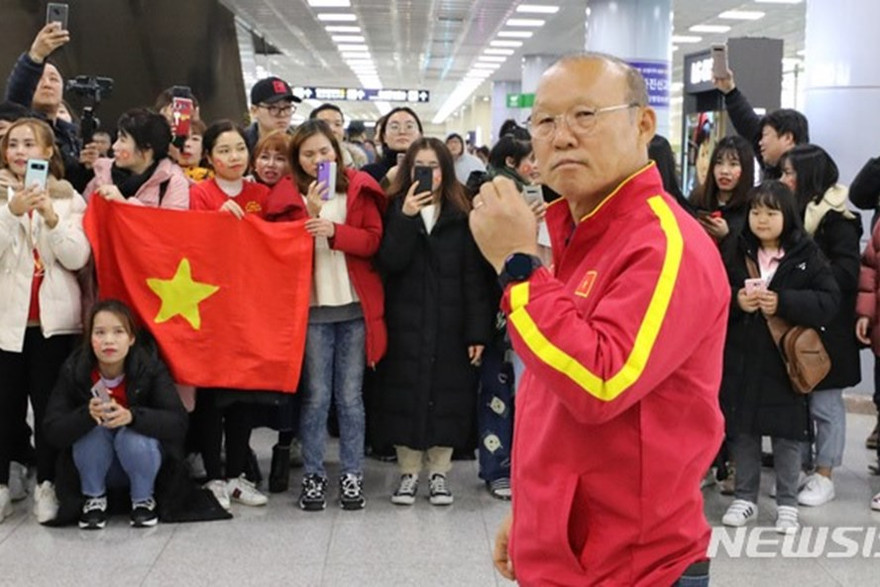 Huấn luyện viên Park Hang-seo luôn là tâm điểm của sự chú ý mỗi khi xuất hiện