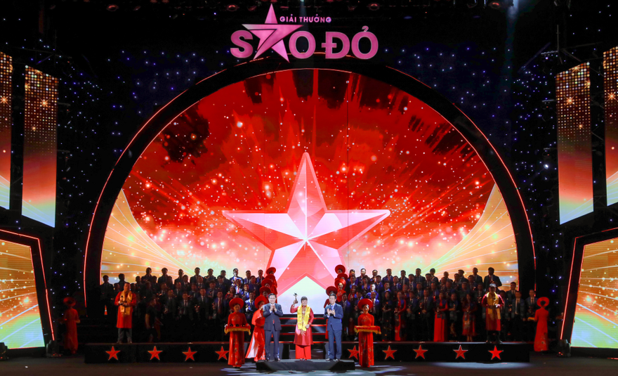 Giải thưởng Sao Đỏ vinh danh CEO Phuc Khang Corporation