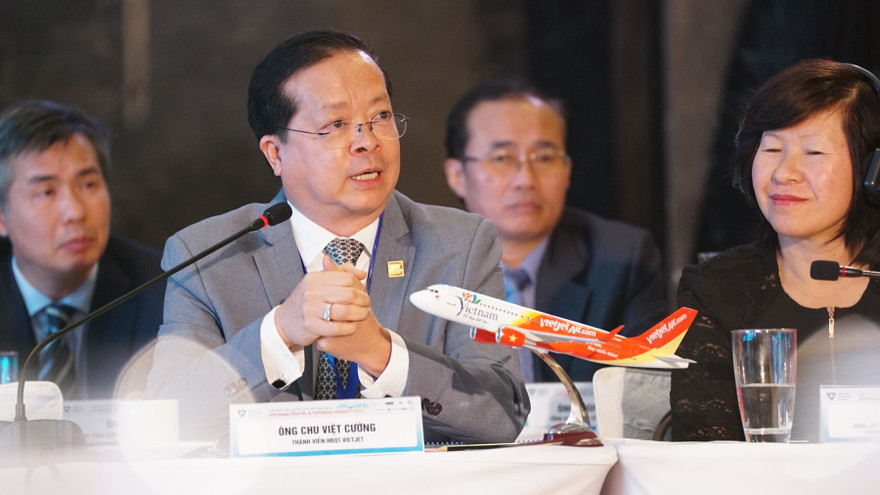 Ông Chu Việt Cường - Thành viên HĐQT Vietjet chia sẻ tại Hội nghị