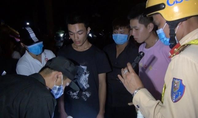 Xử lý gần 100 đối tượng đua xe trái phép, chống người thi hành công vụ