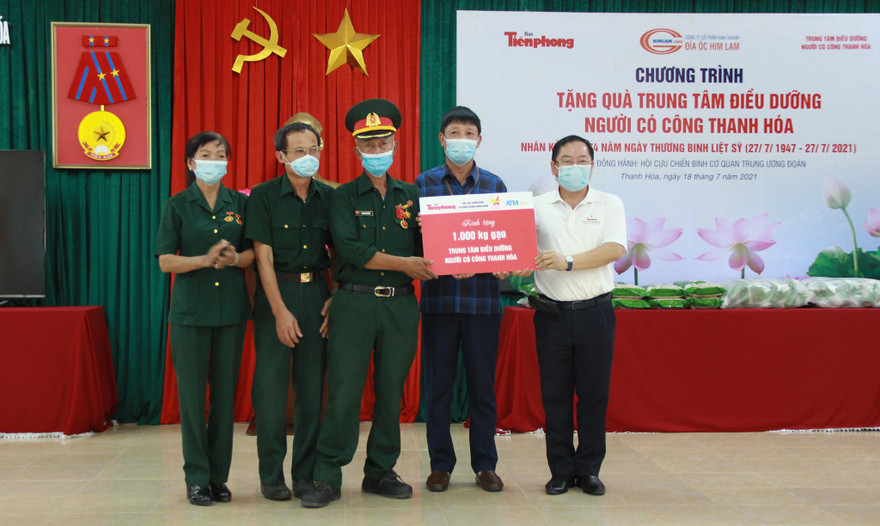 Thăm hỏi, tặng quà cho thương bệnh binh, người có công ở Thanh Hóa