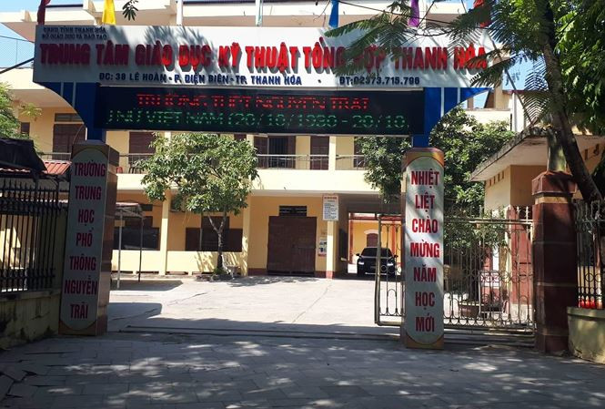 Hủy bỏ quyết định đuổi học 7 học sinh nói xấu thầy cô trên facebook