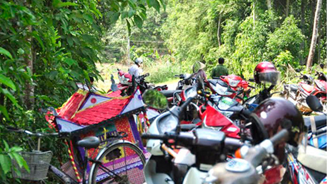 Đám tang ông L. được tổ chức chiều cùng ngày theo phong tục địa phương.