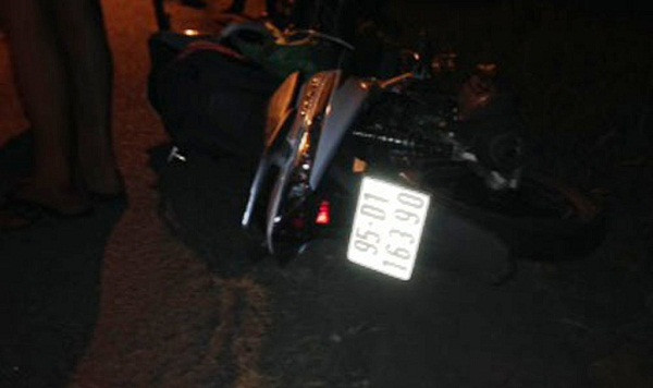 Chiếc xe của nạn nhân bị văng xa khỏi hiện trường