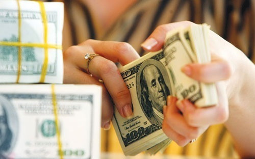 Theo Trung tâm Nghiên cứu của BIDV, Ngân hàng Nhà nước đã tiếp tục bơm VND ra thị trường qua kênh ngoại hối với lượng bơm đạt hơn 72.000 tỷ trong tháng 4 và tháng 5/2016 (tính đến ngày 20/05/2016).