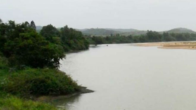 Bờ sông nơi xảy ra sự việc