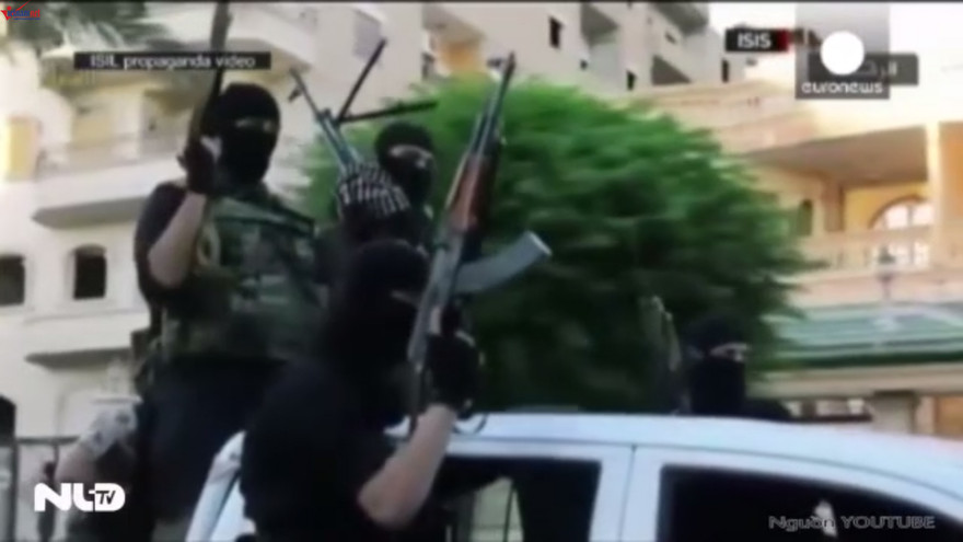 IS hành quyết dã man 25 tù nhân bằng cách 'tắm' axit