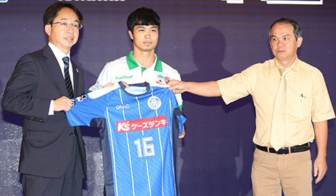 Bầu Đức muốn Công Phượng được ra sân thi đấu nhiều hơn nữa để phát triển tài năng chứ không phải qua Nhật chỉ để ngồi dự bị. Ảnh: Đức Đồng.