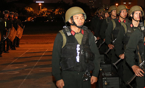 Thượng úy Đinh Đức Thắng, chỉ huy kíp trực 100 chiến sĩ tinh nhuệ, chuẩn bị kế hoạch bảo vệ Tổng thống Obama. Ảnh do công an cung cấp