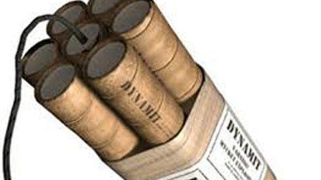 Thù tức cá nhân mang 10 thỏi mìn ném vào nhà hàng xóm. (Ảnh, minh hoạ).