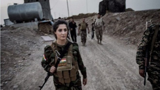 Joanna Palani chiến đấu chống IS ở Syria. Ảnh: Twitter